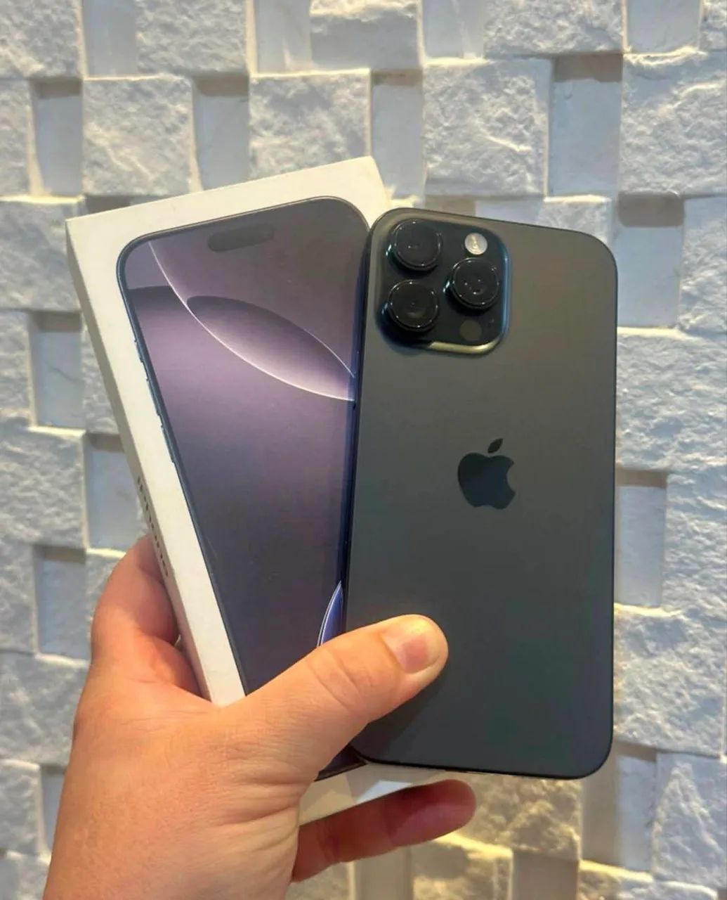 iPhone 16 Pro Max 256 Zerado. Bateria 100% Original. Caixa e nota Fiscal.