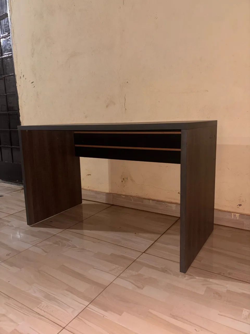 Mesa/Escrivaninha 60x120  em perfeito estado
