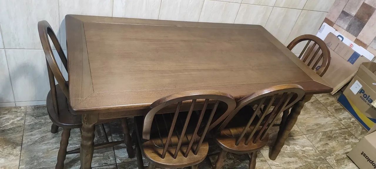 Mesa de madeira c  5 cadeiras bom estado - Foto 3