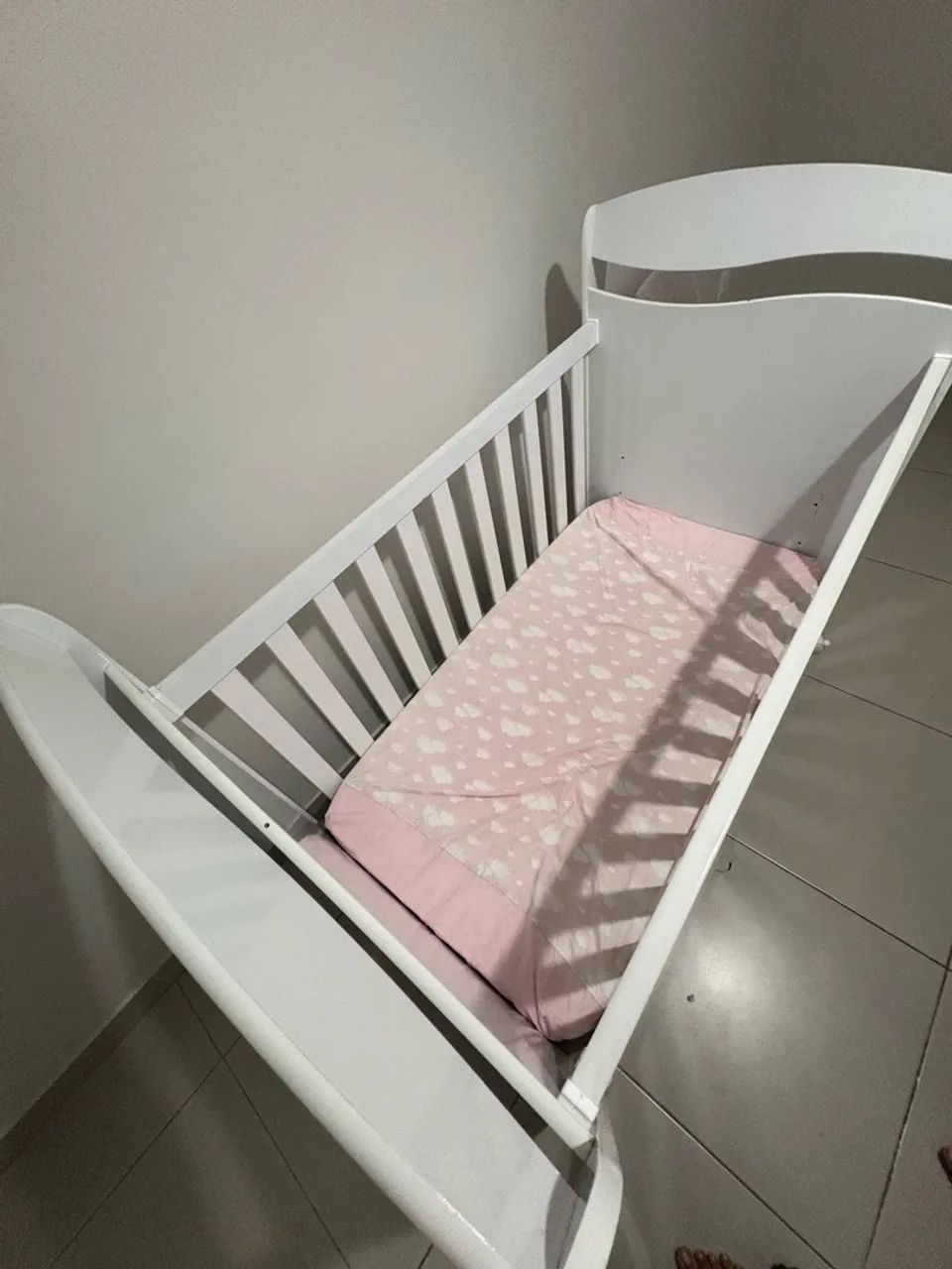 Vendo berço seminovo 3 em 1 - Foto 4