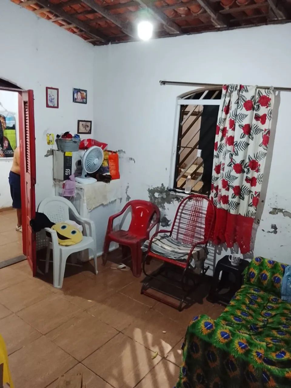 Vendo casa toda murada com 4 quarto quitada - Foto 3
