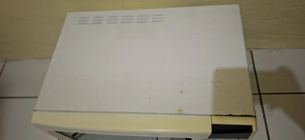 Micro-ondas Eletrolux usado - Foto 3