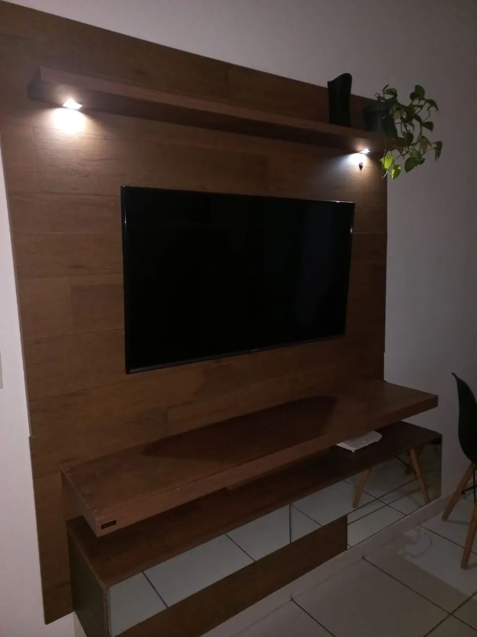 Reck suspenso com painel amadeirado  - Foto 5