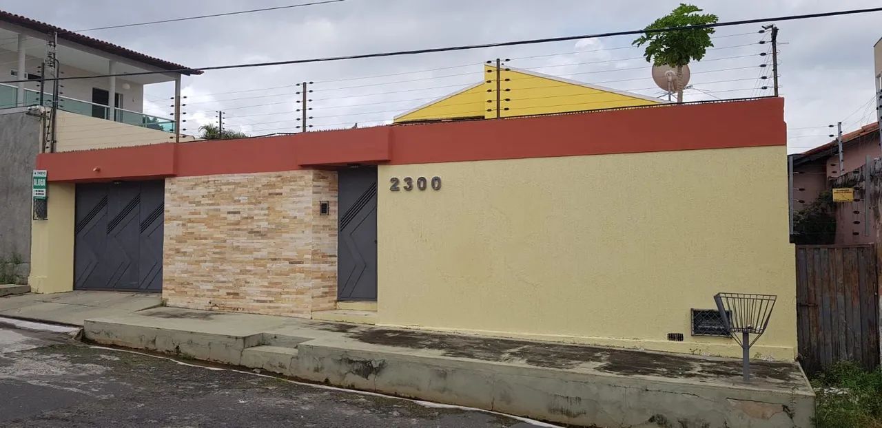 CASA VERMELHA COM VAGA GARAGEM PARA ALUGAR 400m2