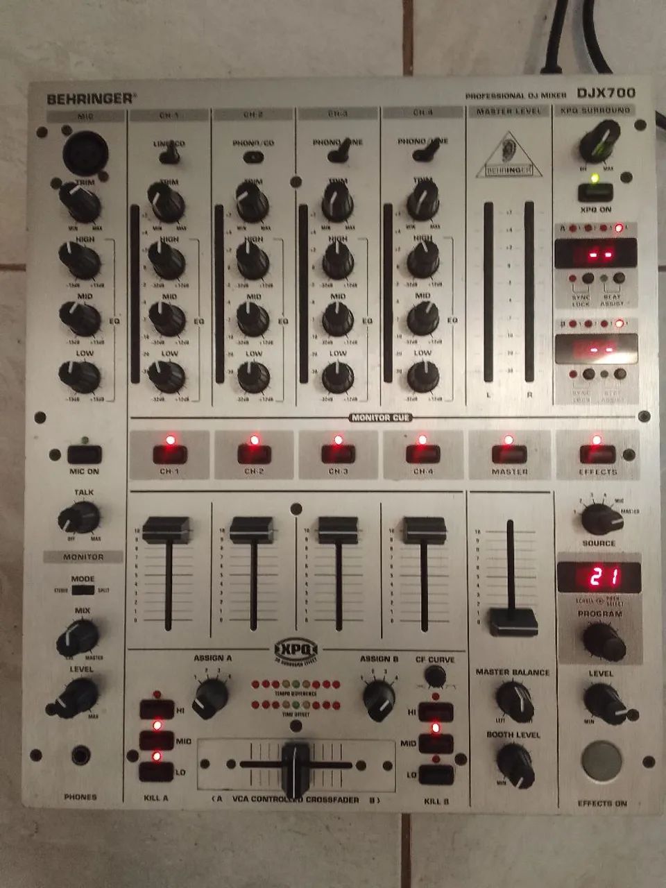 Mixer Behringer DJX 700 - Foto 2