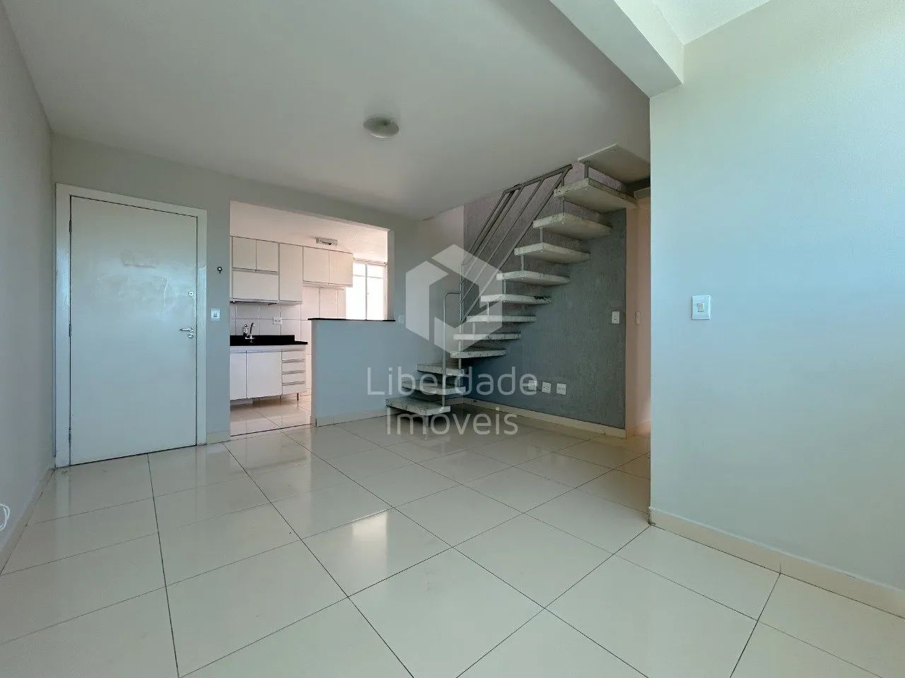 Cobertura de 02 quartos elevador no Caiçara! - Foto 2