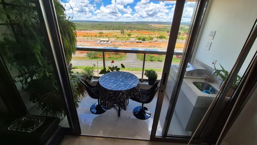 Mesa redonda + 2 cadeiras / Ideal para varanda ou ambiente interno.