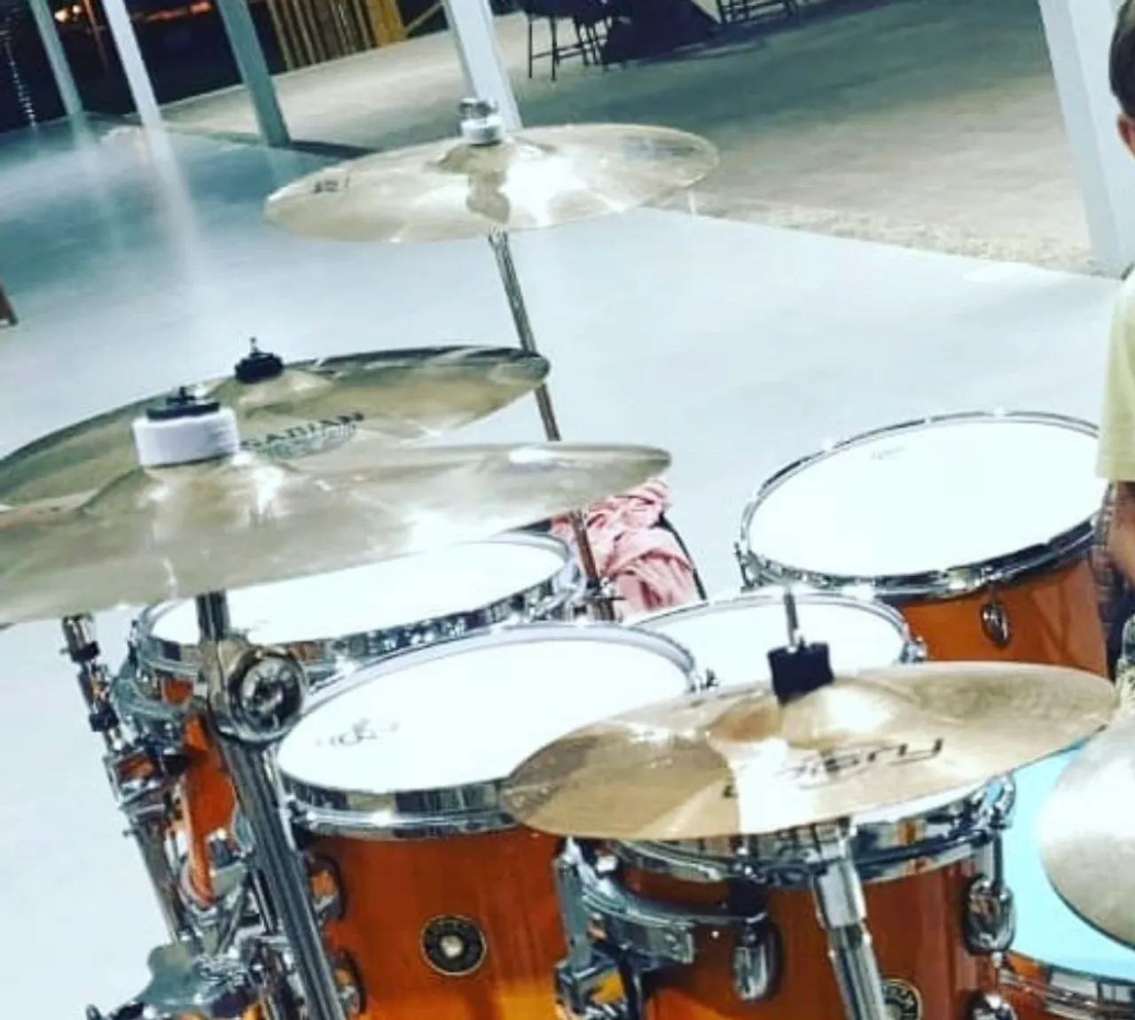 Bateria Gretsch Calina Maple - excelente estado - com pratos - Foto 2