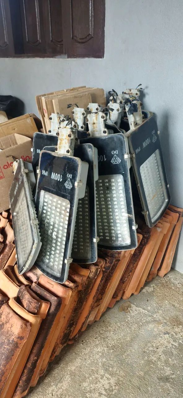 luminária de 100W