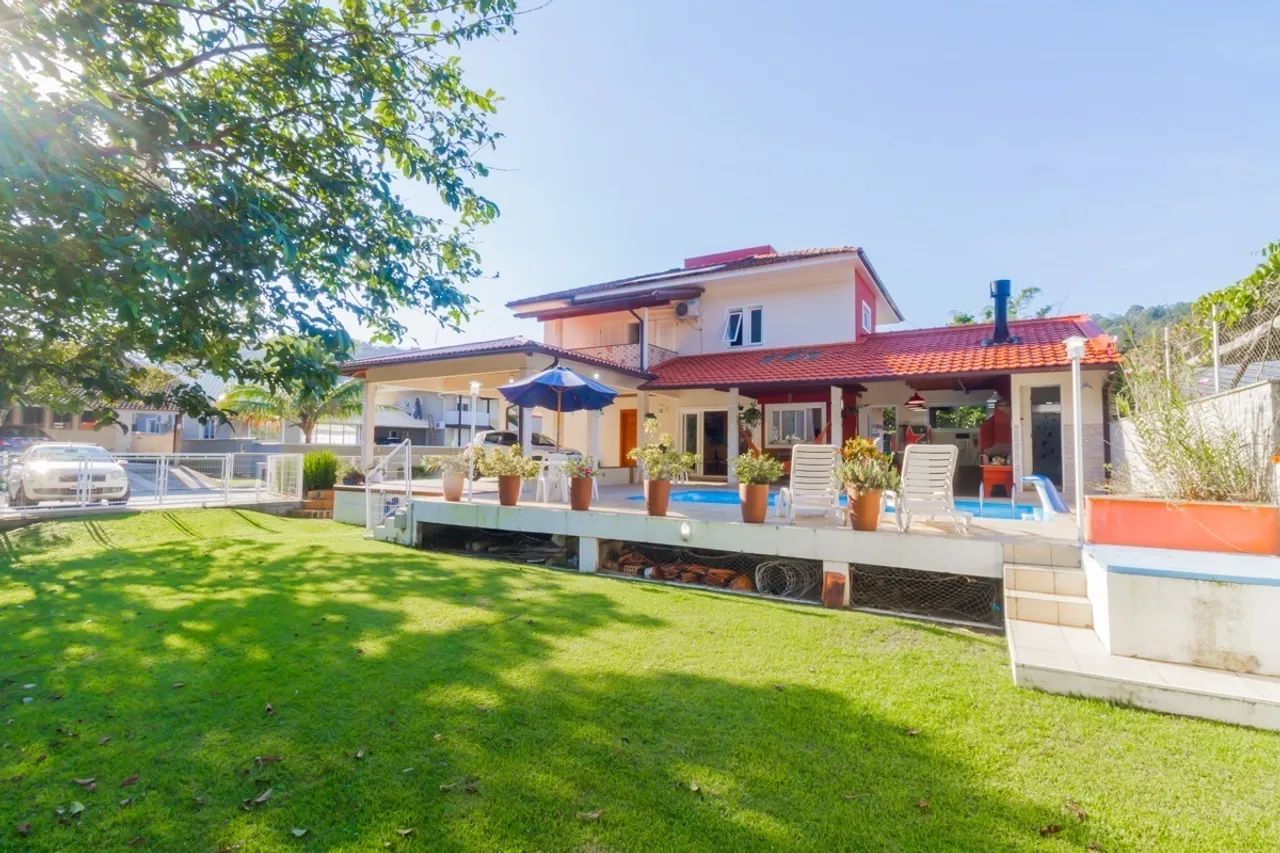 Casa de 4 dormitórios no Sambaqui - Foto 2