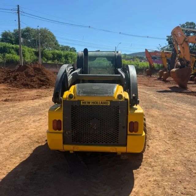 Mini carregadeira L230 ano 2017 - Foto 6