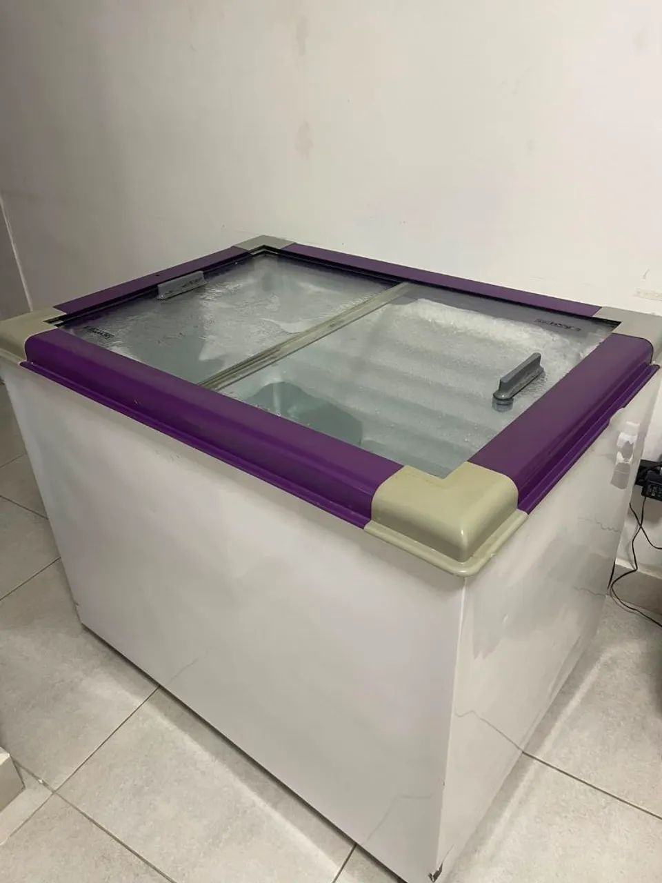 Freezer vitrine ótimo para acaiteria ou sorveteria 