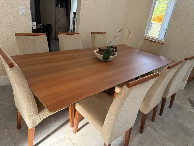 Jogo de Mesa de jantar com aparador