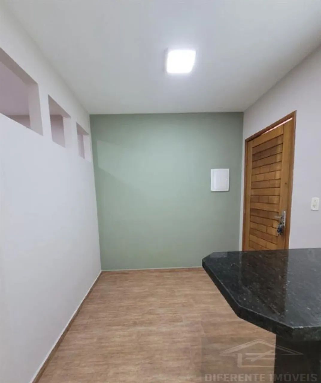 Apartamento reformado com 2 dormitórios uma vaga - Foto 5