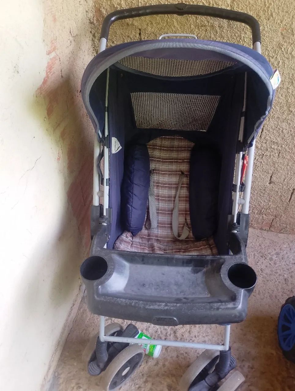 Vendo carrinho de bebê em bom estado  - Foto 2