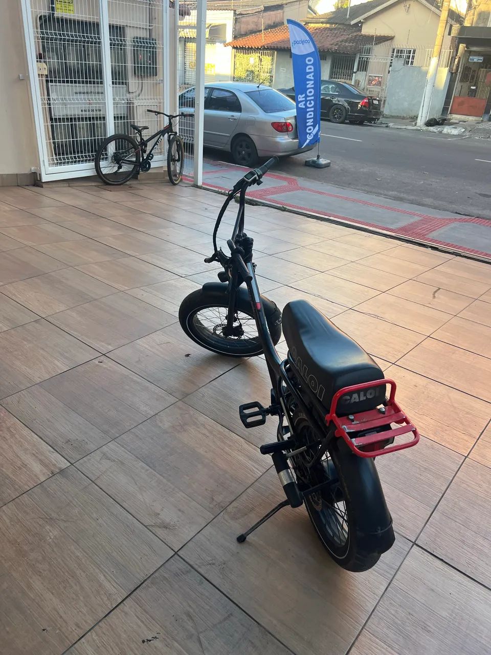 Bicicleta elétrica caloi mobylette - Foto 3