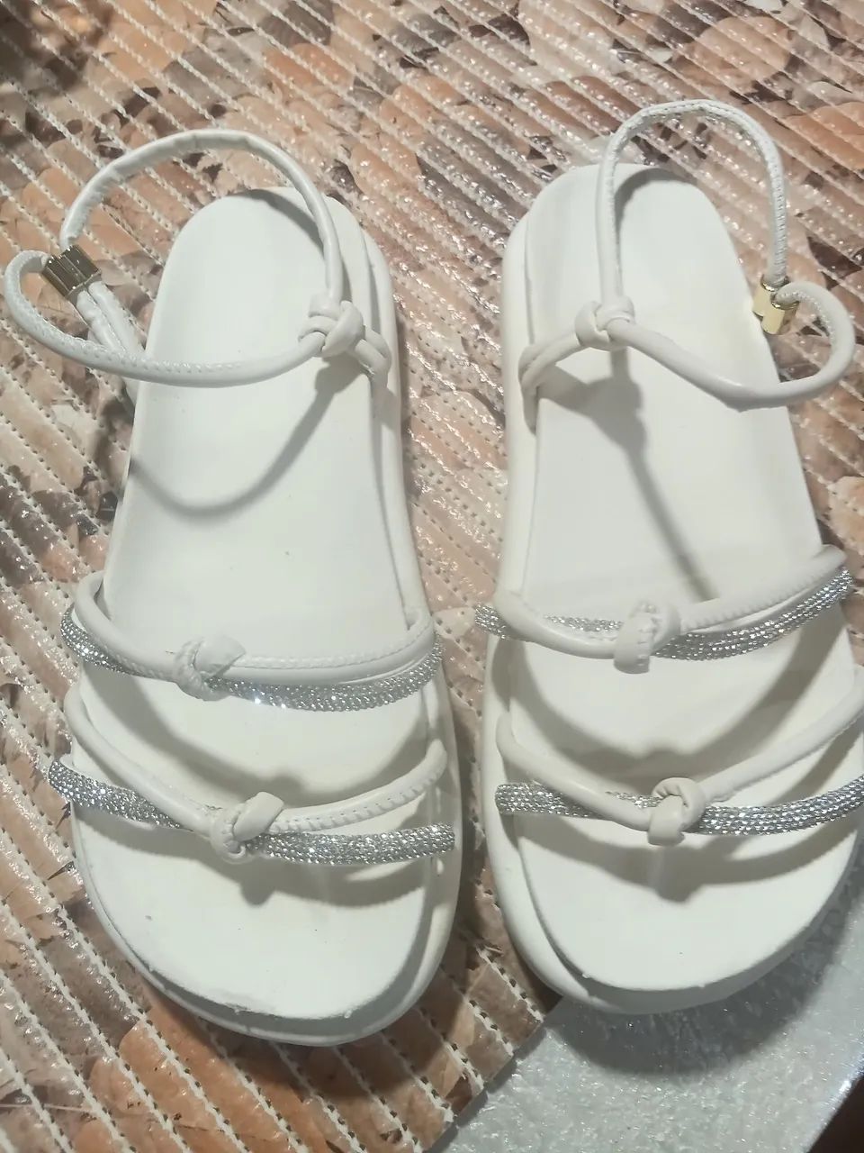 Sandália com strass 3738