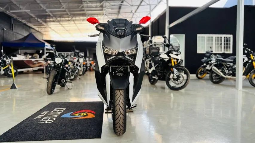  Yamaha X Max 300 Connected  - Foto 2