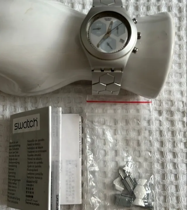 Relógio Swatch Irony Retrograde Serious Affair YRG400 - Acessórios