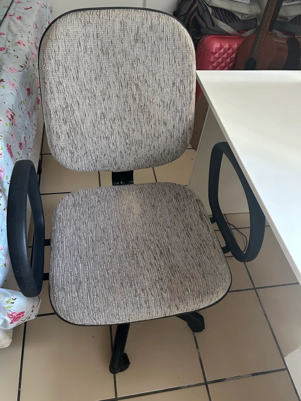Escrivania e cadeira com rodízio  - Foto 3