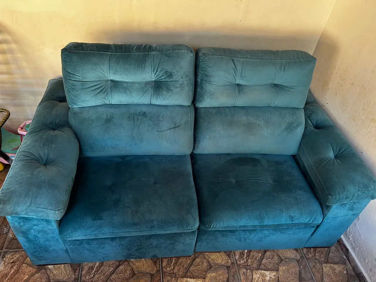 SOFÁ SUEDE VERDE SEMI NOVO - Foto 4