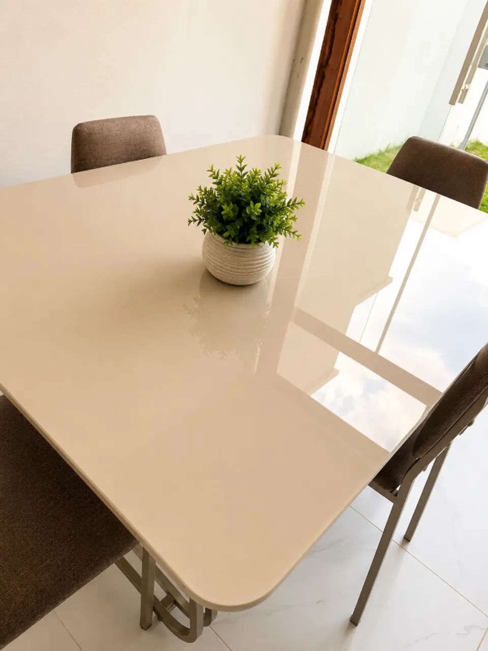 Mesa de Jantar com 4 Cadeiras Semi Nova - Foto 2