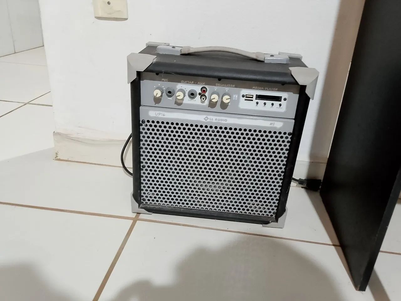 Caixa de som LL Áudio 