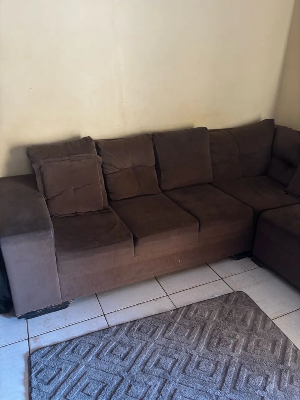 Sofá marrom L | 6 lugares 