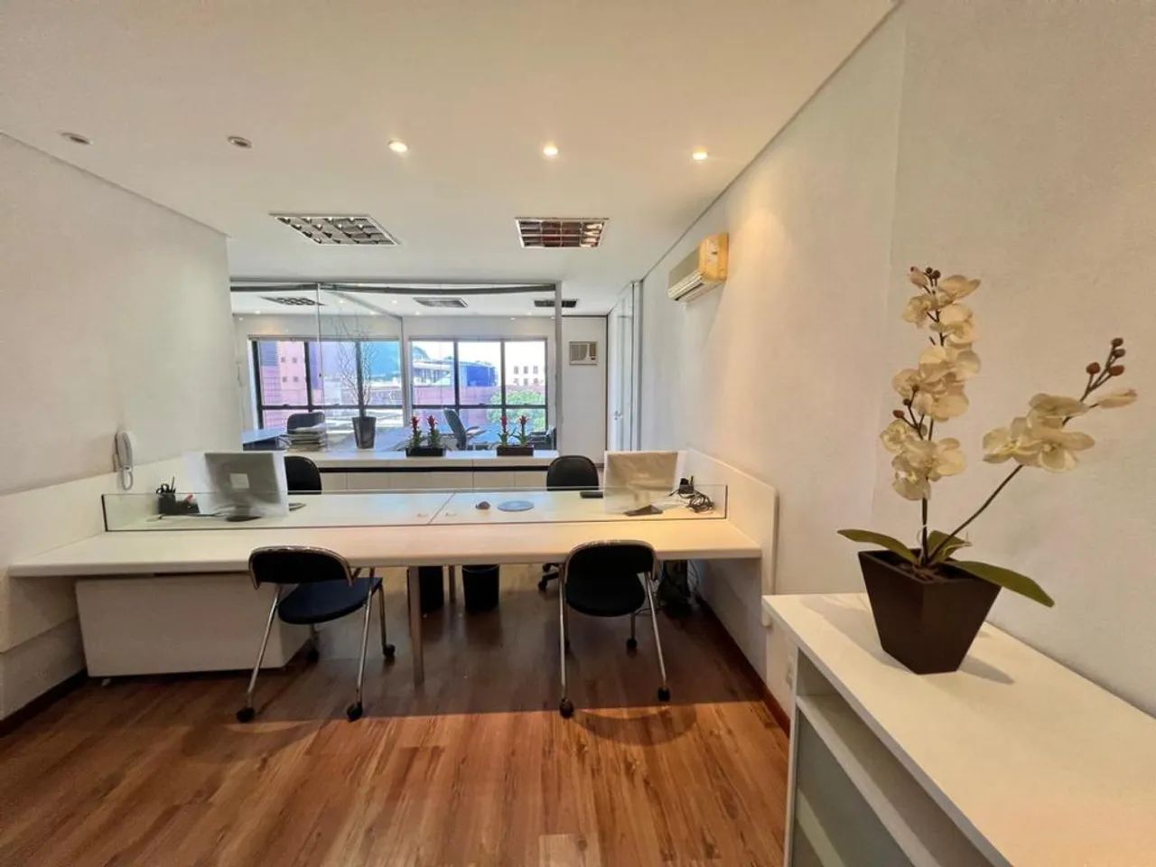Sala Comercial Mobiliada P/ Locação na Enseada do Suá - Vitória ES