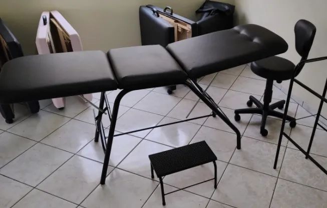 Maca + cadeira de rodinhas para procedimento  - Foto 2