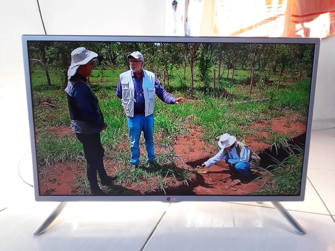 TV LED LG 32 Polegadas / NÃO É SMART  - Foto 2