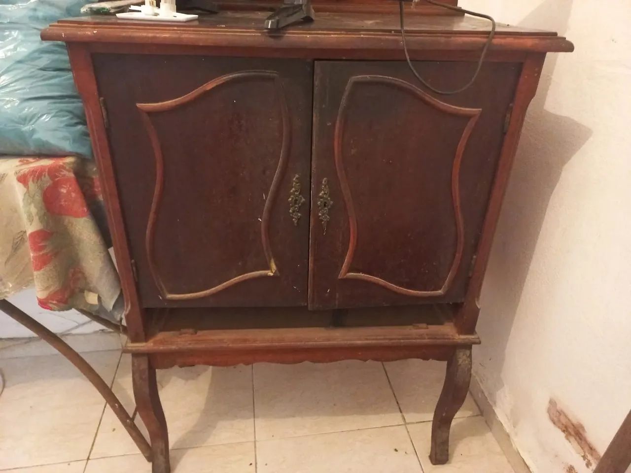 Vendo móvel antigo. 