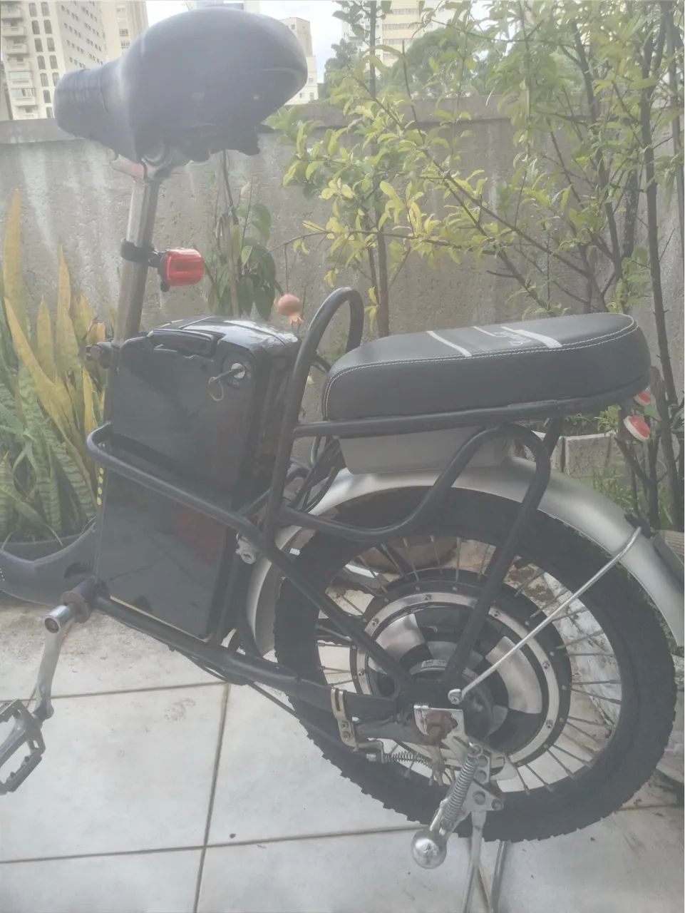 VENDO BICICLETA ELÉTRICA USADA  - Foto 2