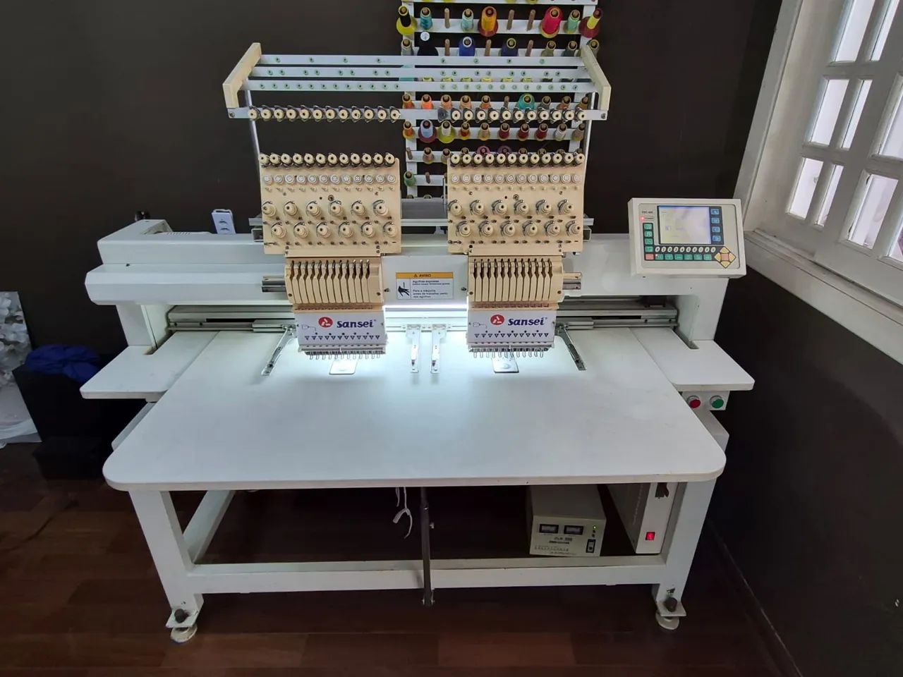 Máquina de bordar sansei 12 cores 2 cabeças - Foto 2