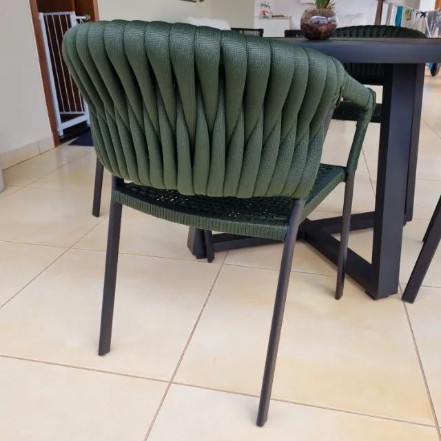 MESA DE ALUMINIO RIPADADO COM 4 CADEIRAS DE TRICÔ NÁUTICO  - Foto 2