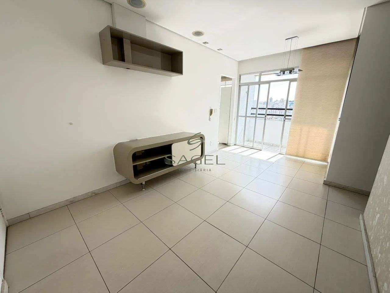 Apartamento com 2 quartos, suíte e 2 vagas para alugar no Nova Granada