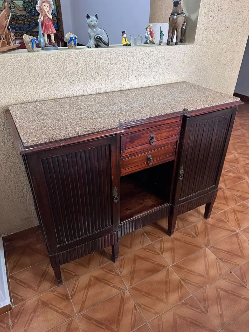 Conjunto colonial de móveis de buffet, com cristaleira. - Foto 3