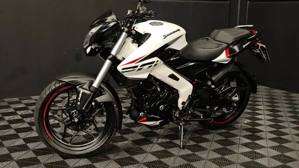  Bajaj Dominar 200 2024 Branca - Foto 3