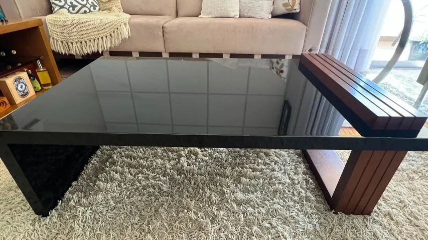Mesa de centro em madeira com tampo preto  - Foto 2