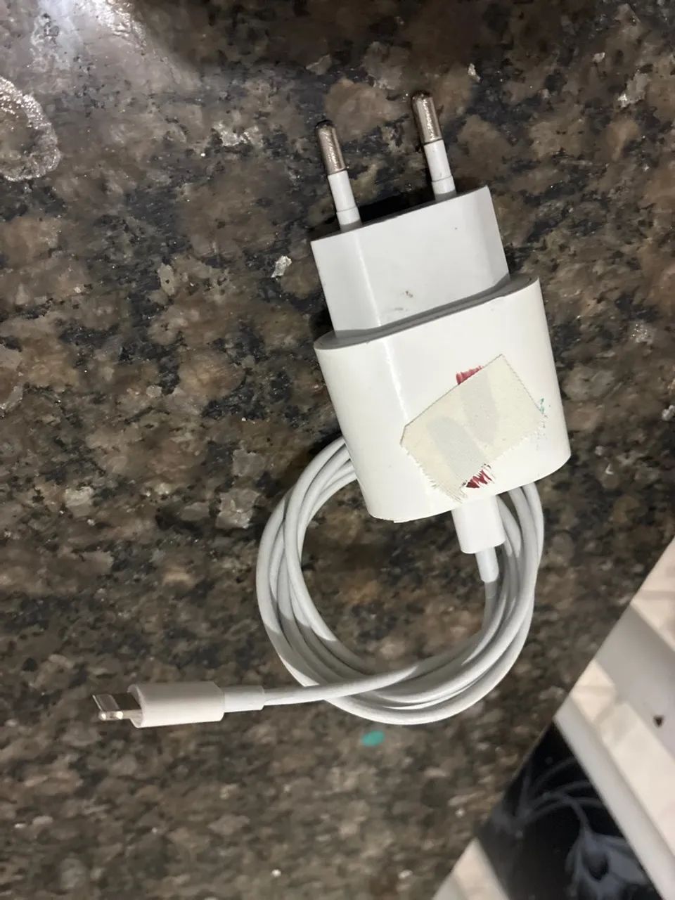 CARREGADOR IPHONE 180,00