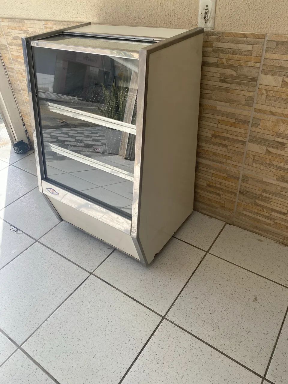 Vende-se expositor 