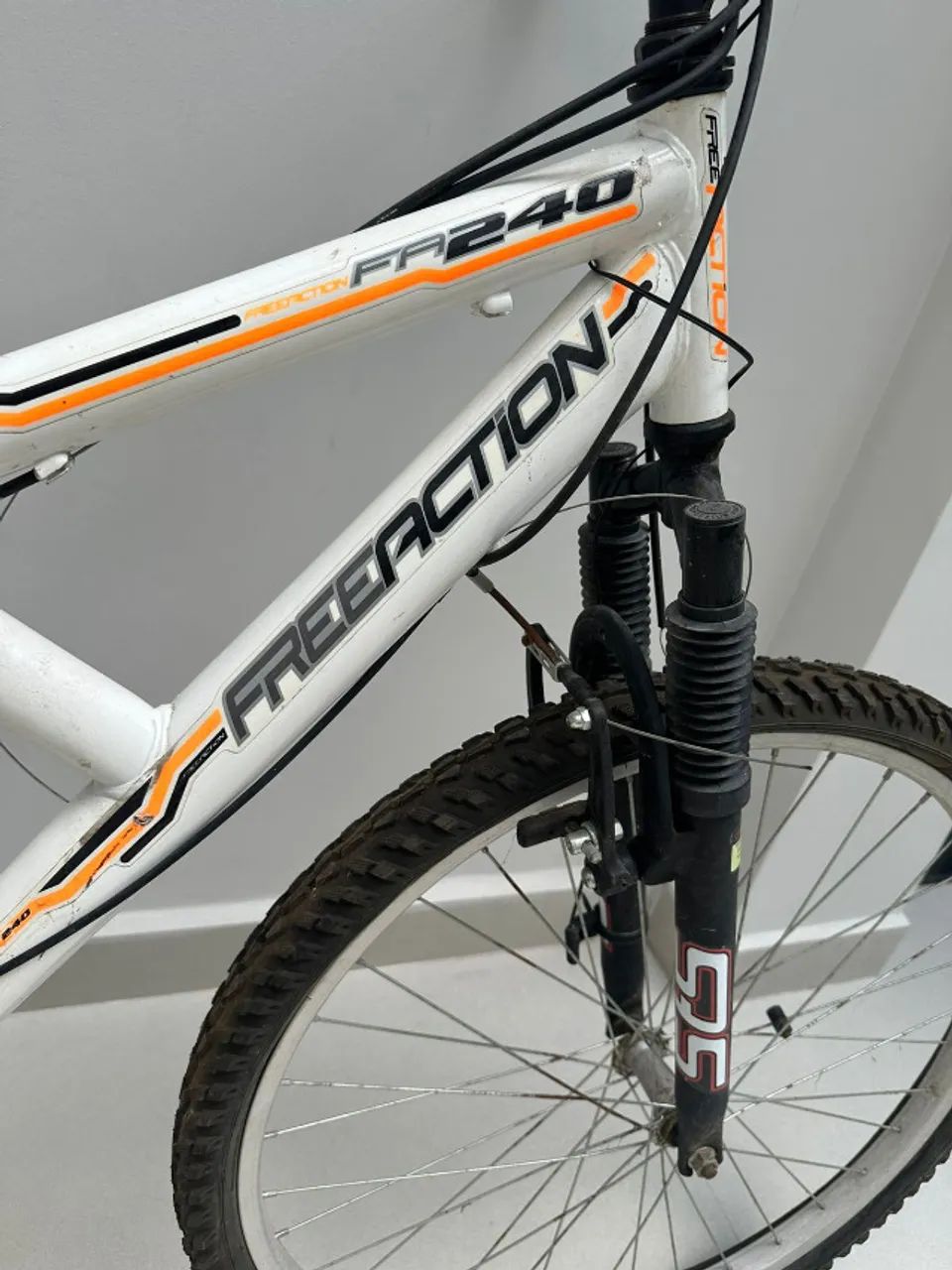 bicicleta freeaction fa240 full suspension - Foto 3