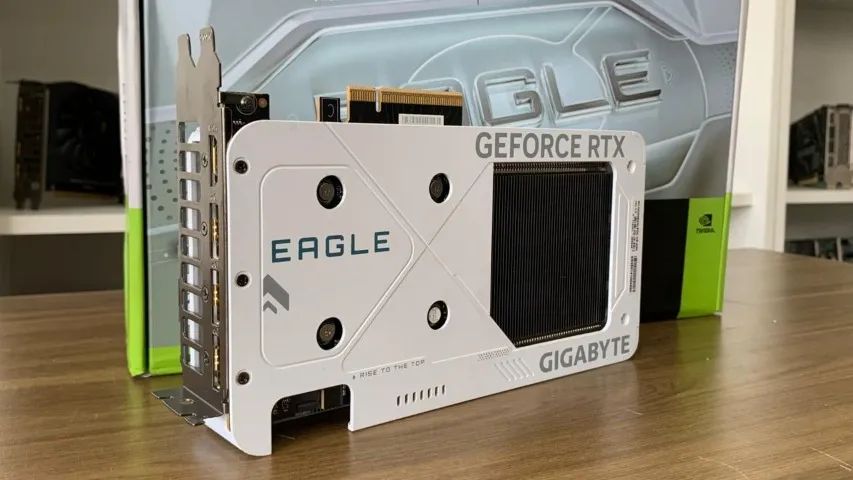 RTX 5060 8GB GIGABYTE EAGLE WHITE - Foto 4