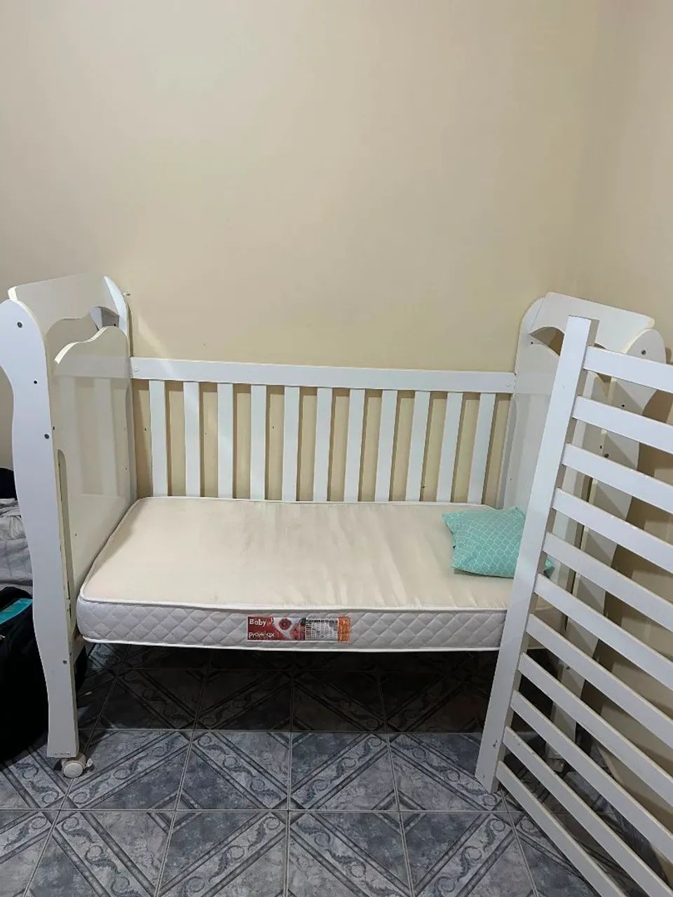Berço + Colchão + Lençóis