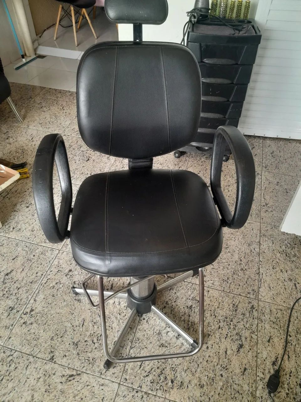 Cadeira para salão de beleza. Barbearia$ 350 - Foto 3