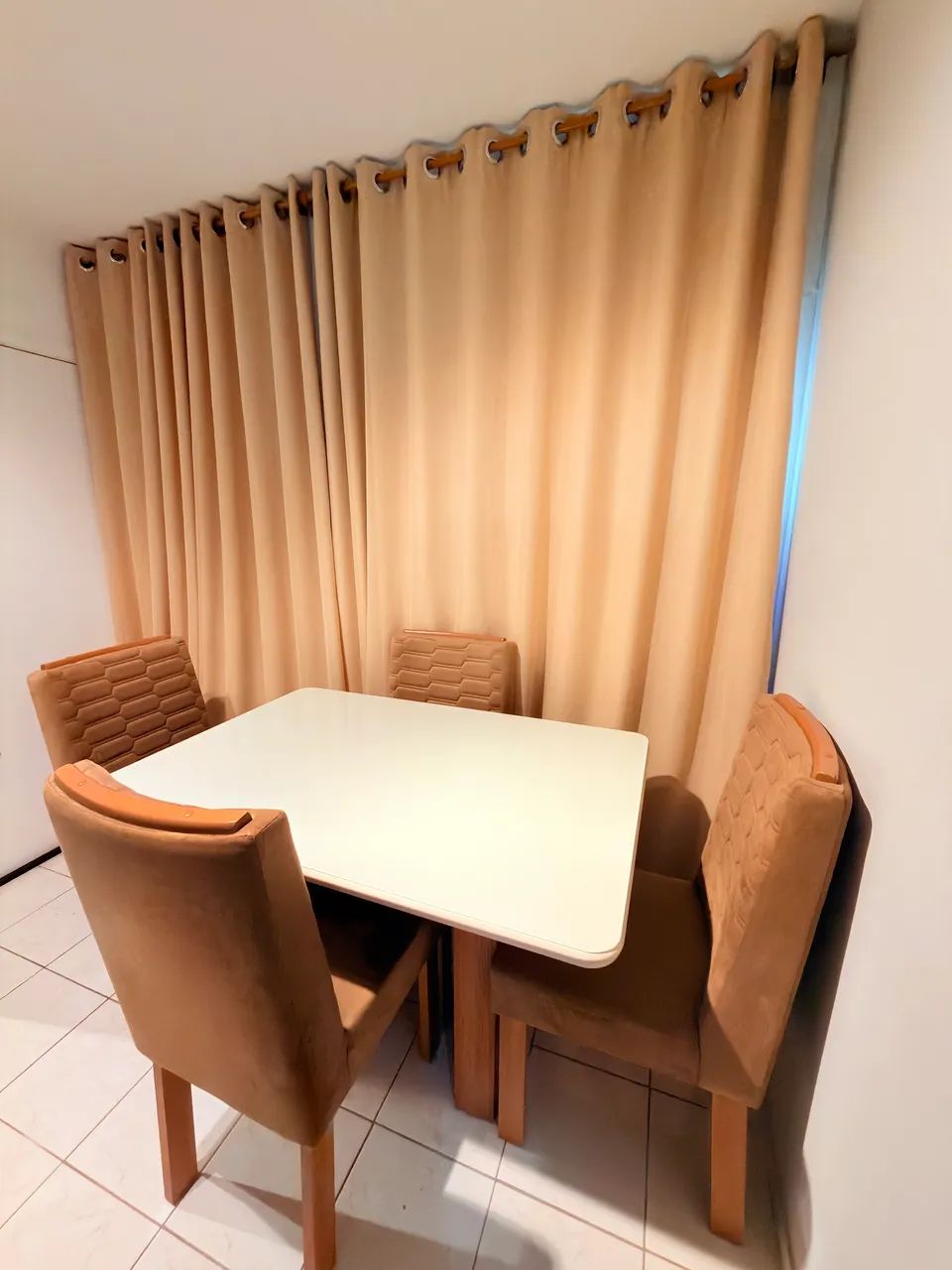 Mesa 4 cadeiras 