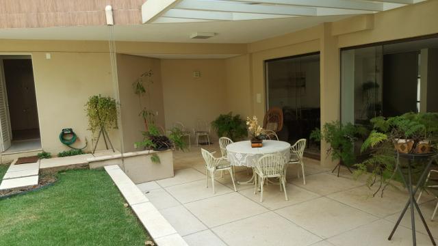 Casa 3 Suítes a venda no Setor Oeste Próximo ao Fórum