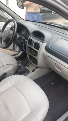 Clio sedan 2005/2006 1.6 16v - Foto 2