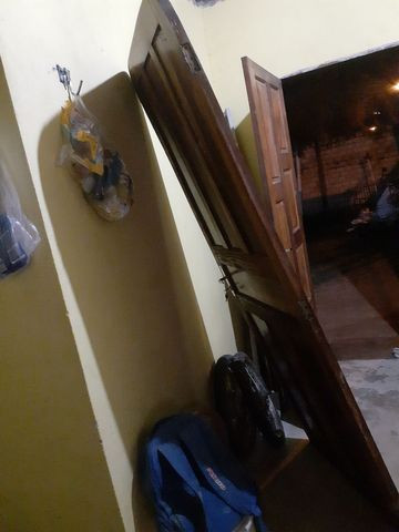 Vendo porta de madeira - Foto 3