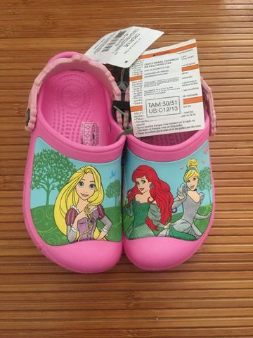 Crocs infantil princesas - original e nunca usado